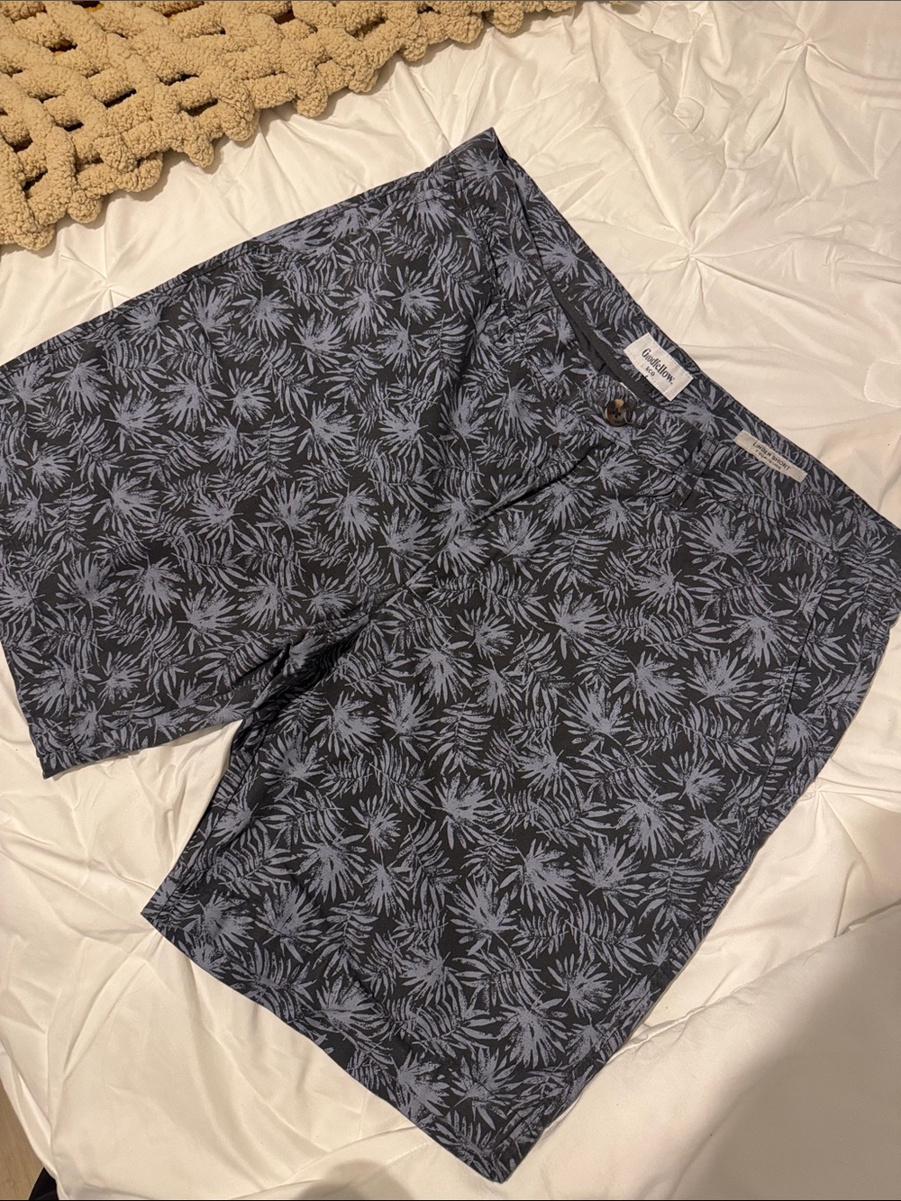 Goodfellow Men's Blue Leaf-Print Performance Shorts